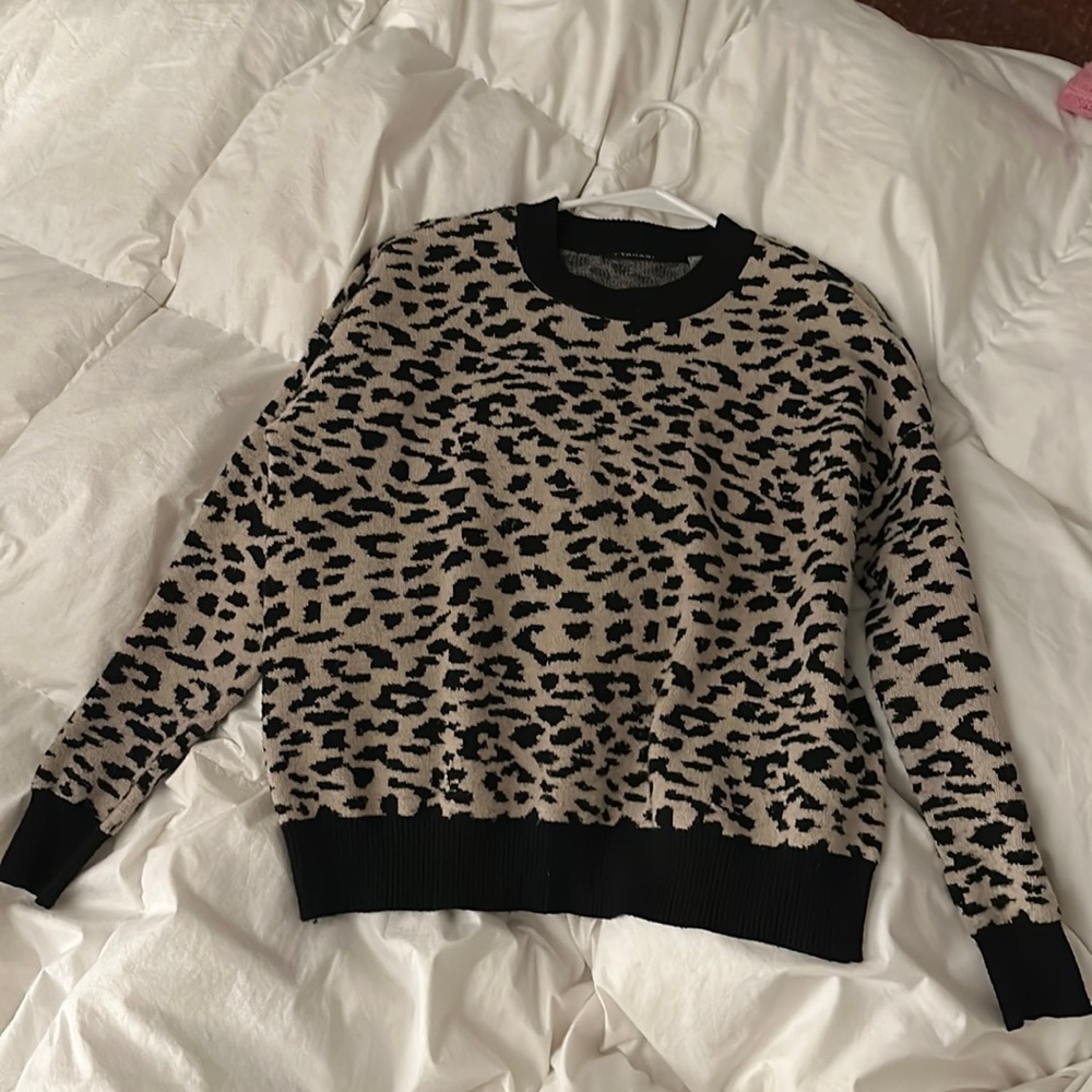 Tahari leopard sweater